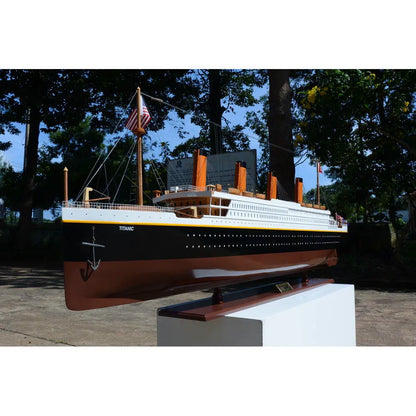 Titanic Painted XXL Exclusive Edition Cruiseship Model
