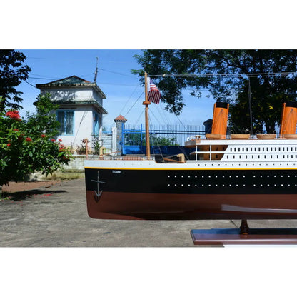 Titanic Painted XXL Exclusive Edition Cruiseship Model