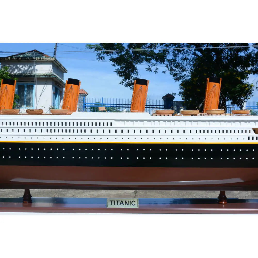 Titanic Painted XXL Exclusive Edition Cruiseship Model