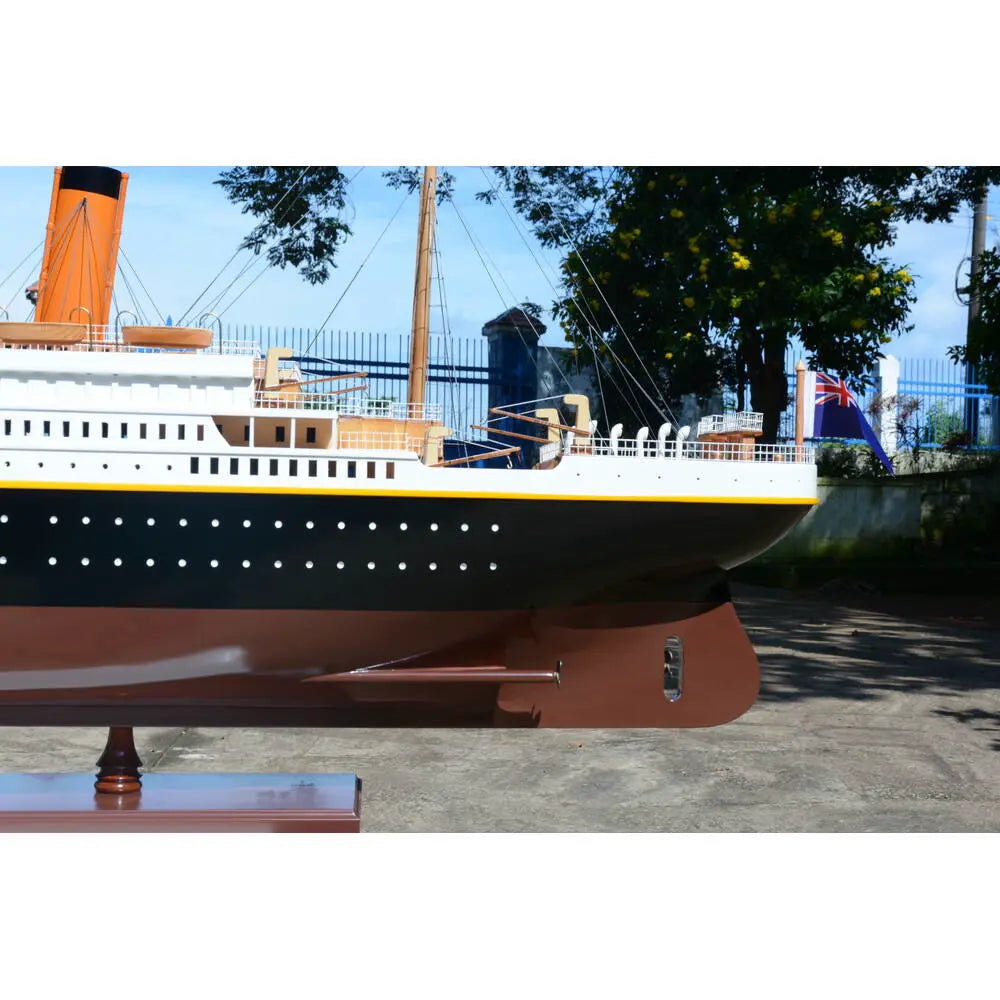 Titanic Painted XXL Exclusive Edition Cruiseship Model