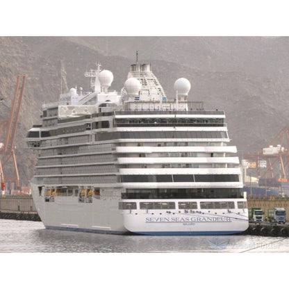 American Seven Seas Grandeur (Explorer-Class) Cruise Ship 30 Inches Model
