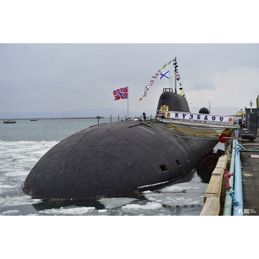 Russian K-152 Nerpa Akula-Class Submarine (Project 971) 30 Inches Model