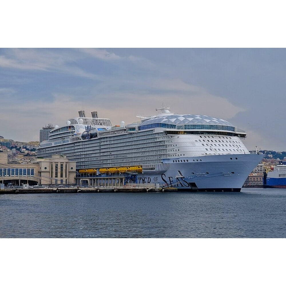 American Wonder of the Seas (Oasis Class) – Royal Caribbean 36 Inches Ship Model