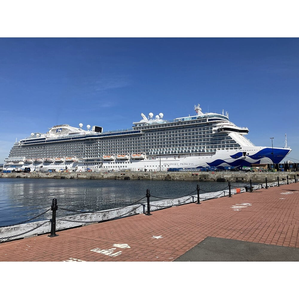 American Discovery Princess (Royal-Class) Cruise Ship 36 Inches Model