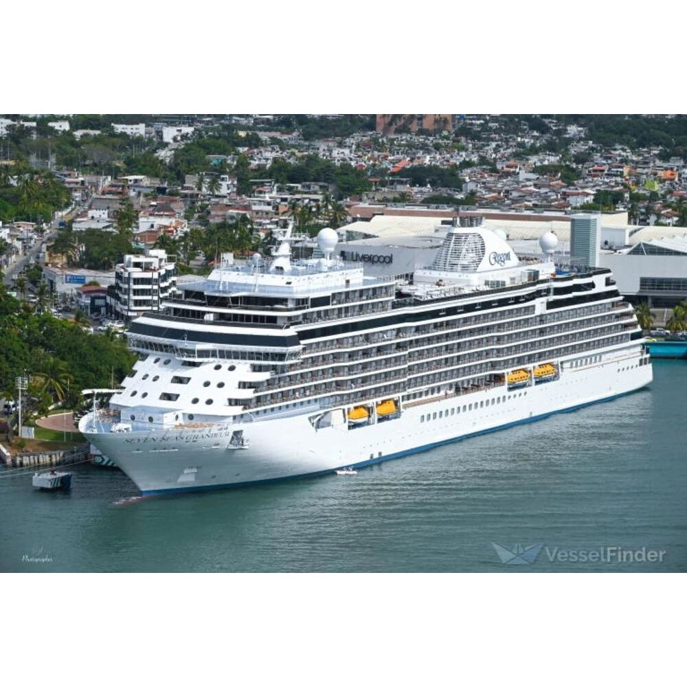 American Seven Seas Grandeur (Explorer-Class) Cruise Ship 36 Inches Model