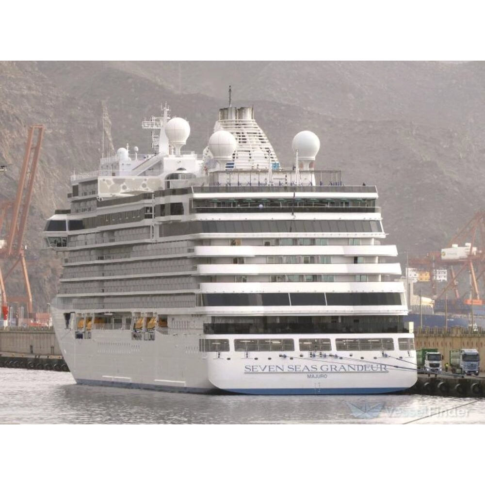 American Seven Seas Grandeur (Explorer-Class) Cruise Ship 36 Inches Model