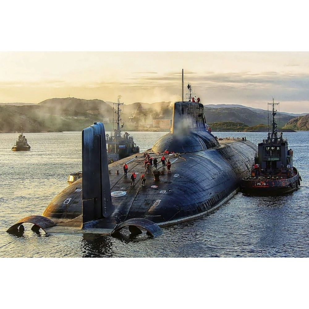 Russian Typhoon-Class Submarine (Project 941 Akula) 36 Inches Model