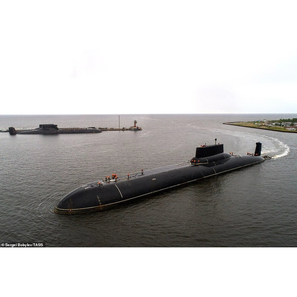 Russian Typhoon-Class Submarine (Project 941 Akula) 36 Inches Model