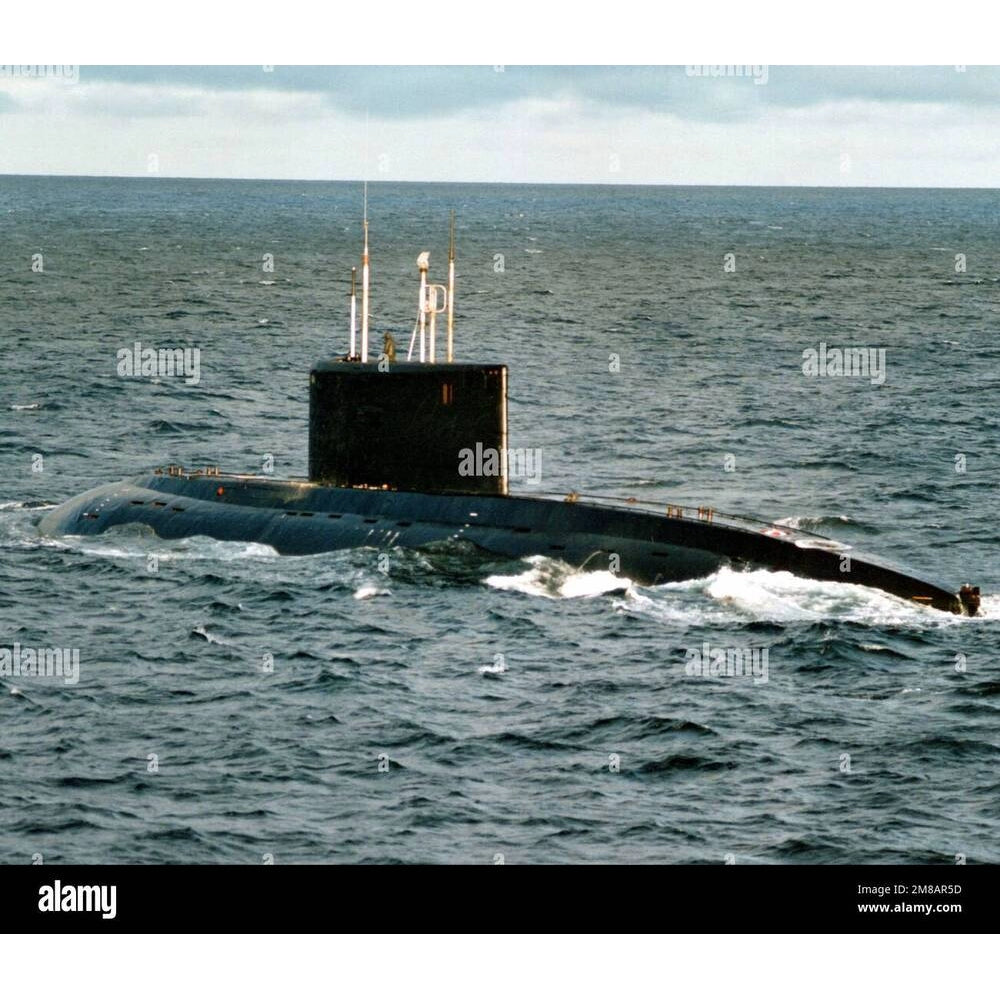 Russian B-871 Alrosa Kilo-Class Submarine (Project 877) 36 Inches Model