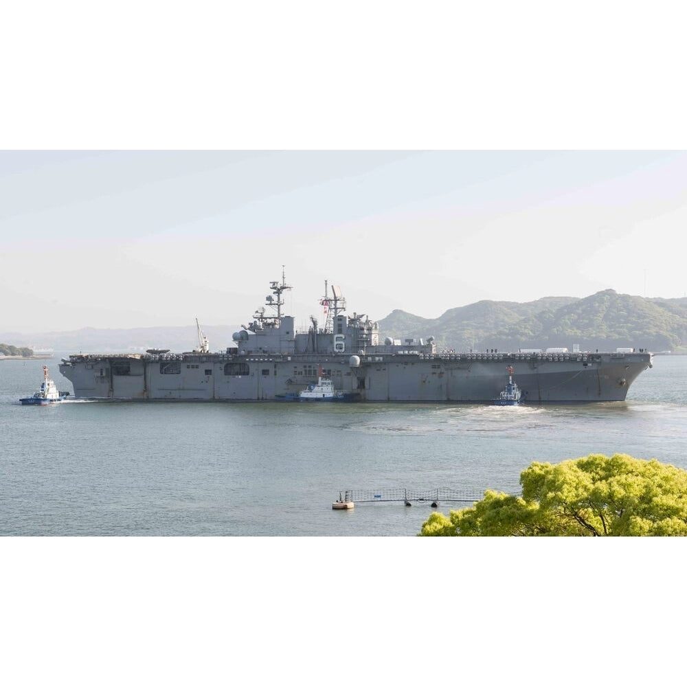 USS Bonhomme Richard (LHD-6) Wasp-Class 36 Inches Ship Model