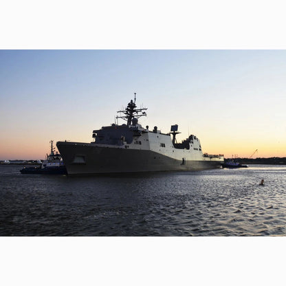 USS Fort Lauderdale (LPD-28) Amphibious Transport Dock 30 Inches Model