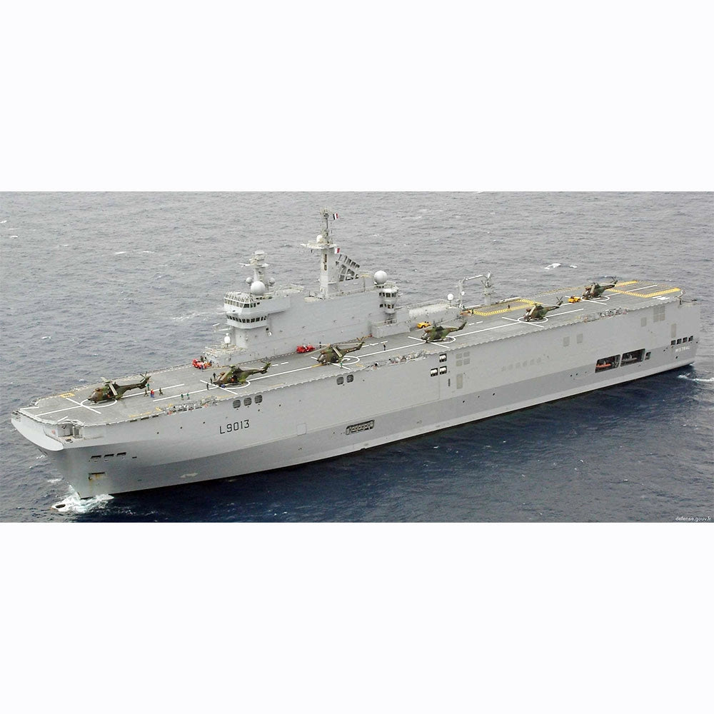 FS Mistral (L9013) Mistral class Amphibious Assault & Command Ship 30 Iches Ship Model