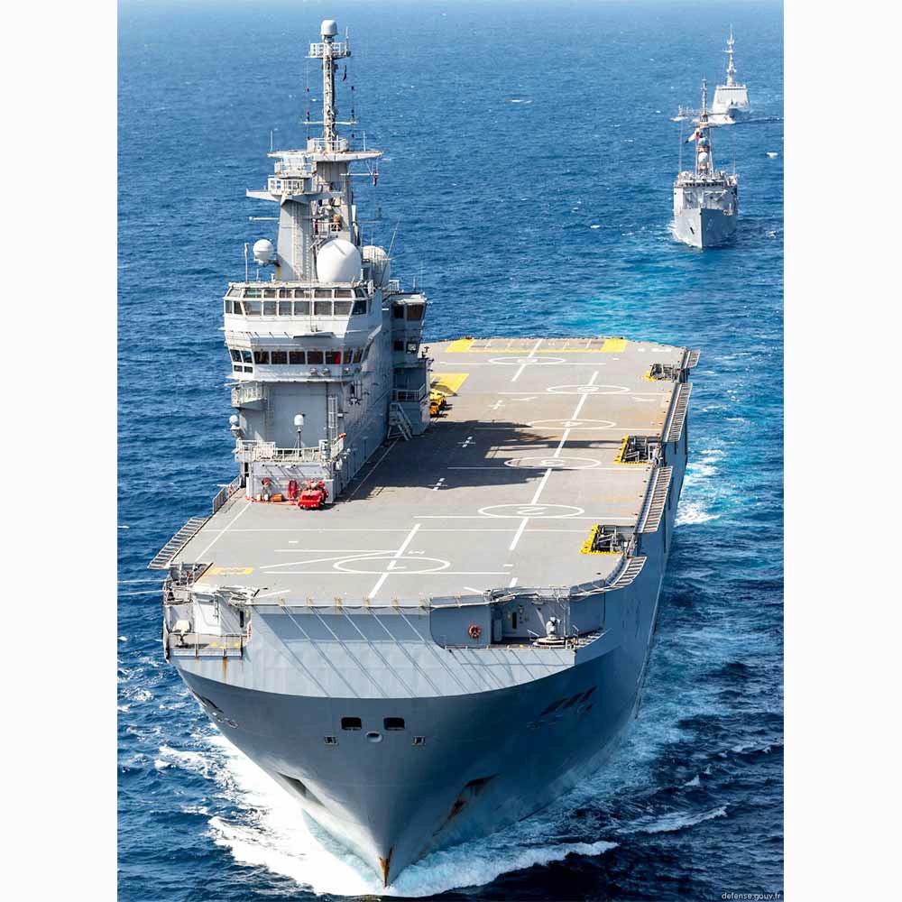 FS Mistral (L9013) Mistral class Amphibious Assault & Command Ship 30 Iches Ship Model