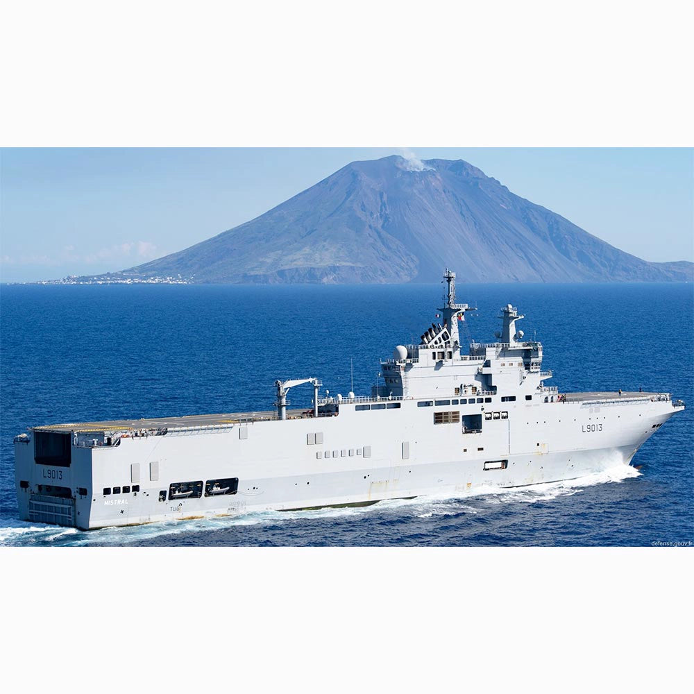 FS Mistral (L9013) Mistral class Amphibious Assault & Command Ship 30 Iches Ship Model