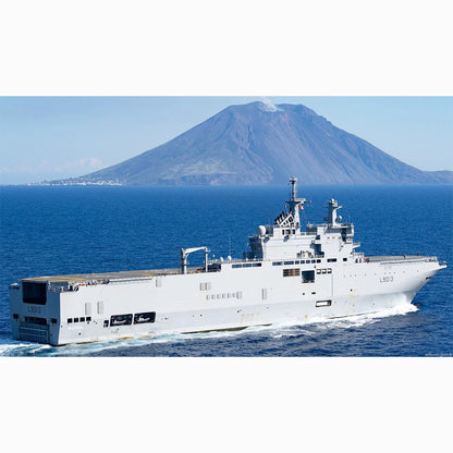 FS Mistral (L9013) Mistral class Amphibious Assault & Command Ship 30 Iches Ship Model