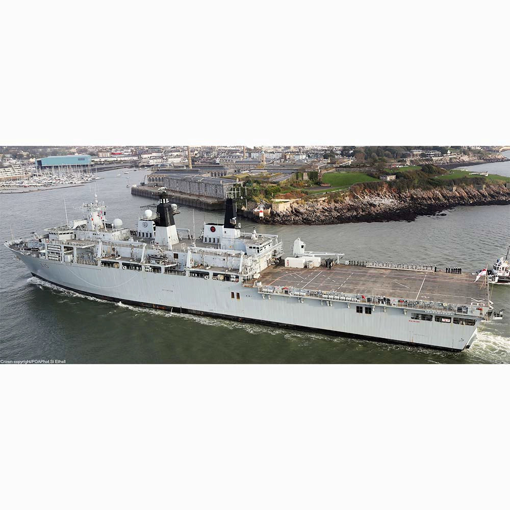 HMS Bulwark (L15) Amphibious Assault 30 Inches Ship Model