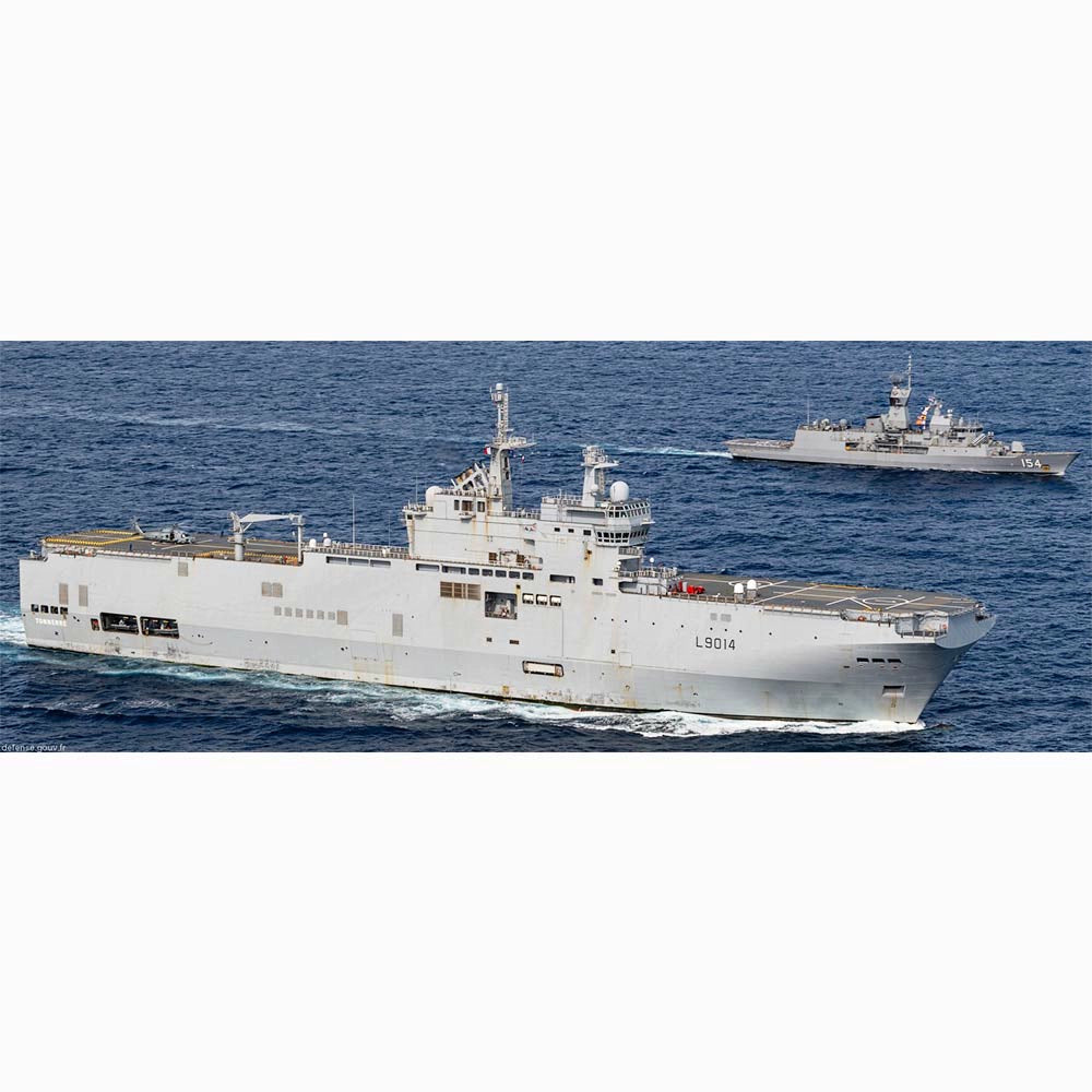 FS Tonnerre (L9014) Amphibious Assault 30 Inches Ship Model