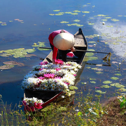 South East Asia Sampan Boat Red Bottom Thuyen Ba La Tam Ban