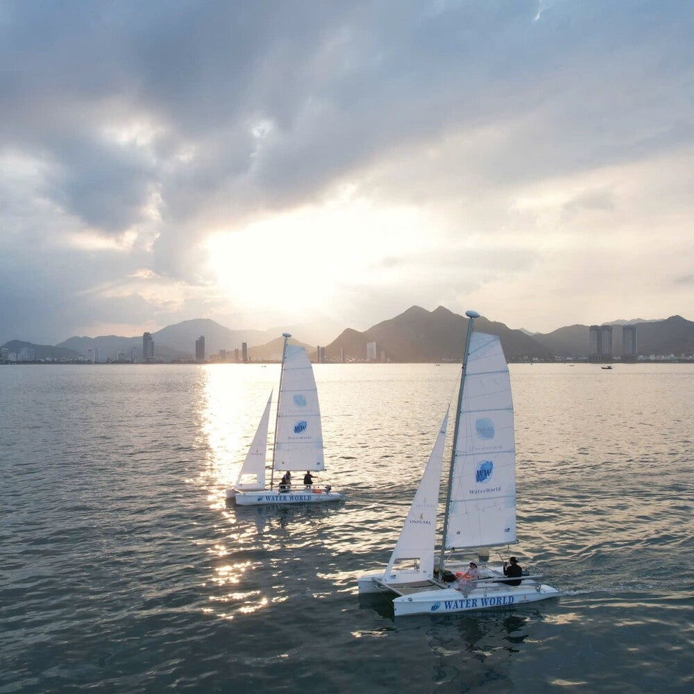 SAILING BOAT 19