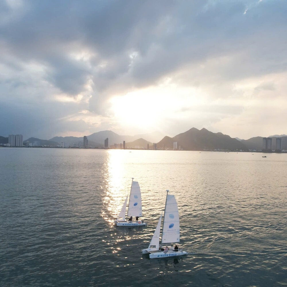 SAILING BOAT 19