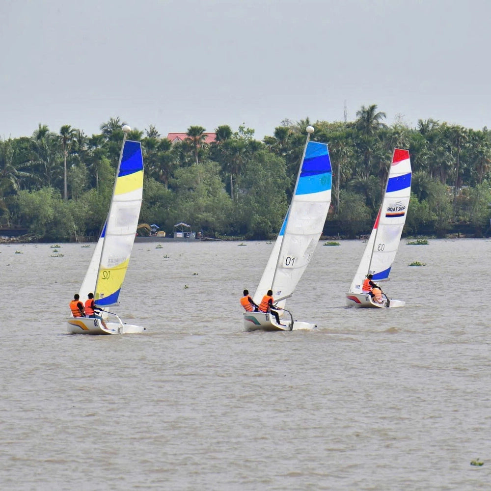 SAILING BOAT 19