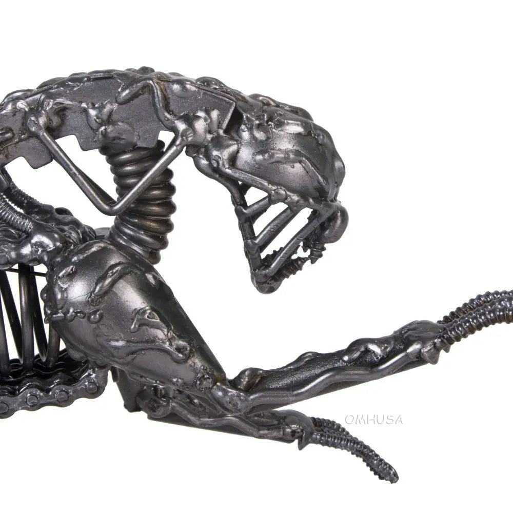 Metal Alien Xenomorph XX121