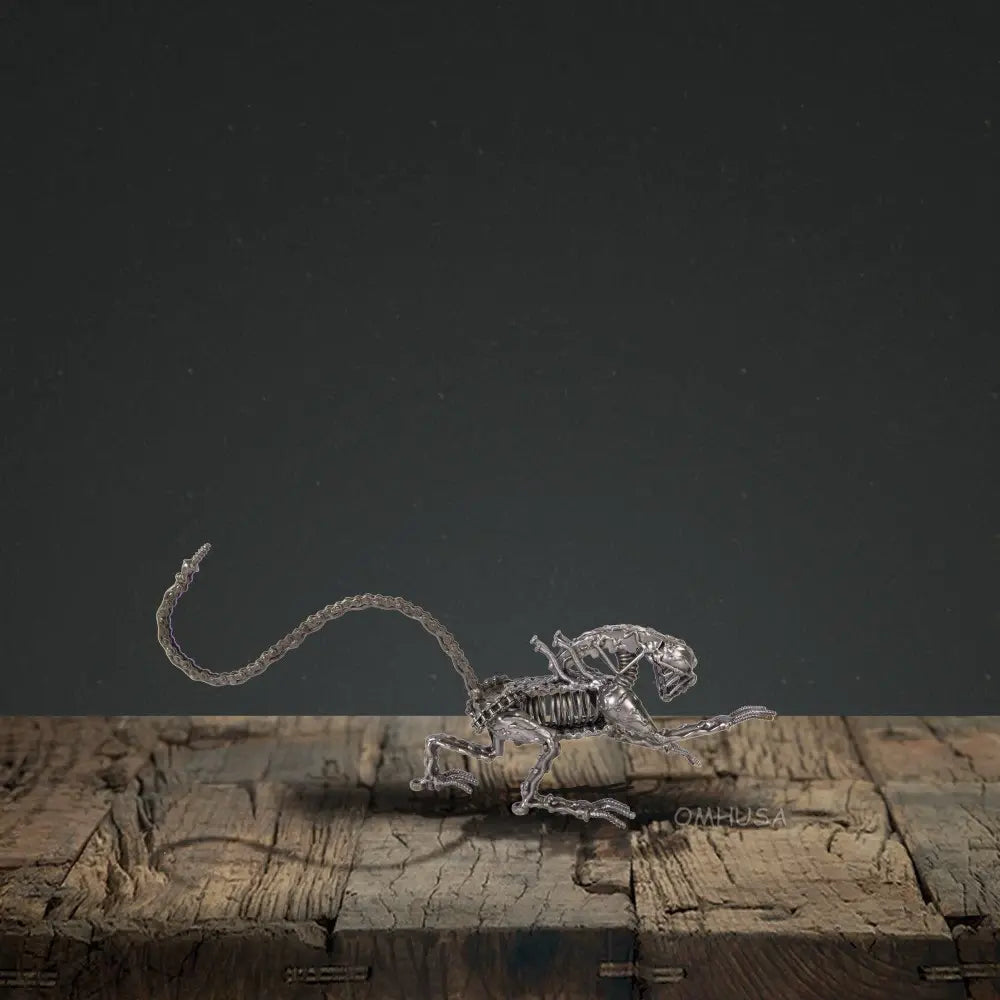 Metal Alien Xenomorph XX121
