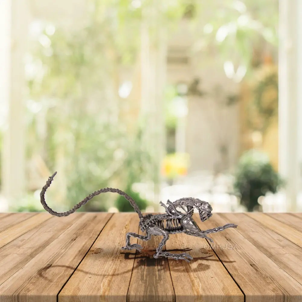 Metal Alien Xenomorph XX121