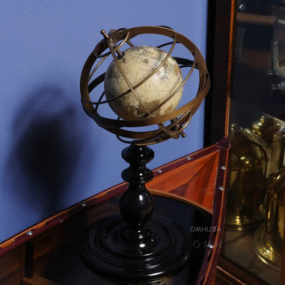 Globe en anneaux de laiton
