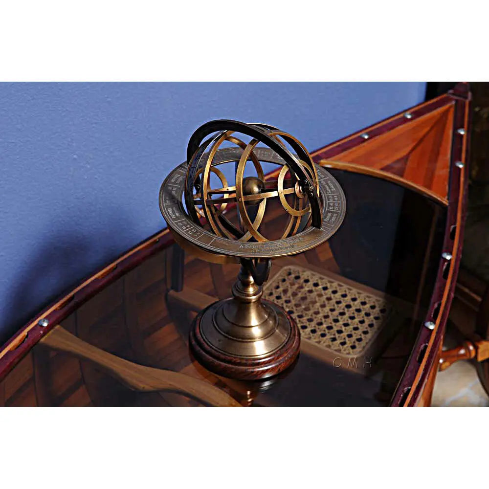 Sphère armillaire sur socle en bois