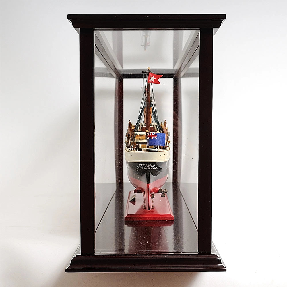 Display Case for Cruise Liner Mid