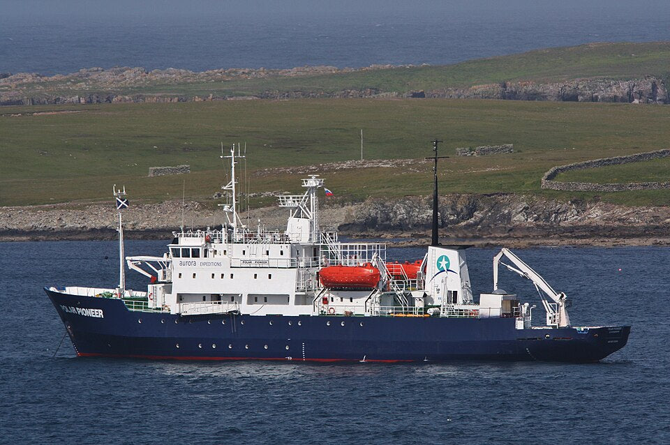 Polar Pioneer 36 inches Icebreaker Model