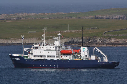 Polar Pioneer 36 inches Icebreaker Model