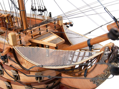 Ultimate HMS Victory Combo: A Model Ship and Classic Hat