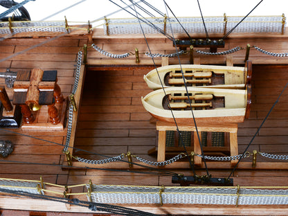 Ultimate HMS Victory Combo: A Model Ship and Classic Hat