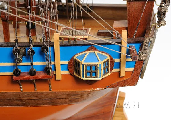 HMS Bounty Admiral Line