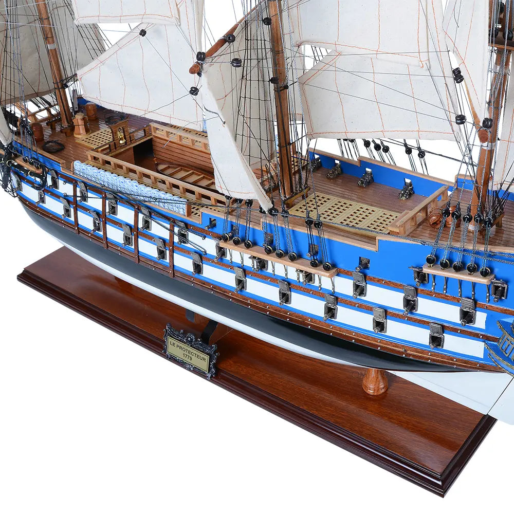 Le Protecteur Medium Admiral Line | Fully Assembled