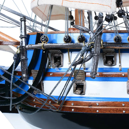 Le Protecteur Medium Admiral Line | Fully Assembled