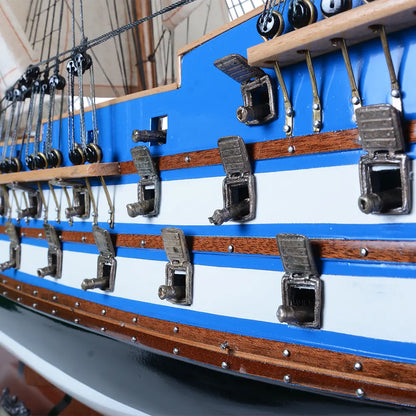 Le Protecteur Medium Admiral Line | Fully Assembled