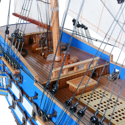 Le Protecteur Medium Admiral Line | Fully Assembled