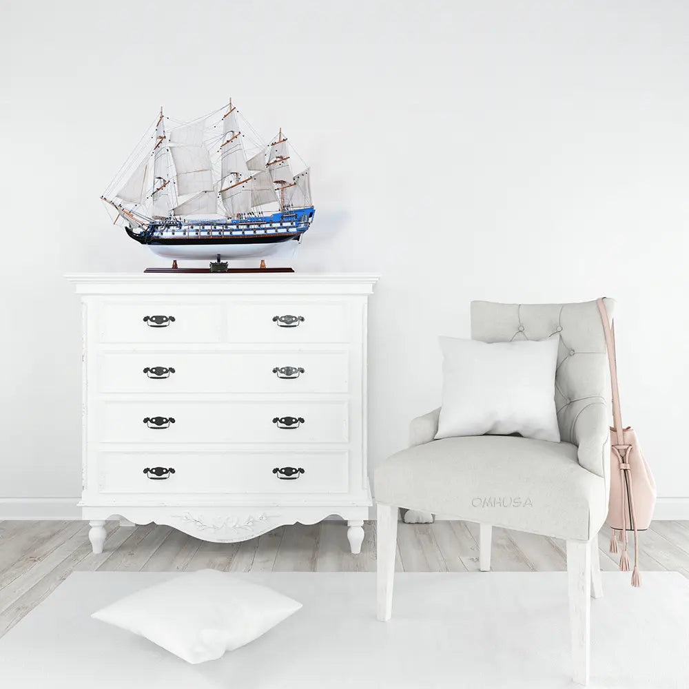Le Protecteur Medium Admiral Line | Fully Assembled