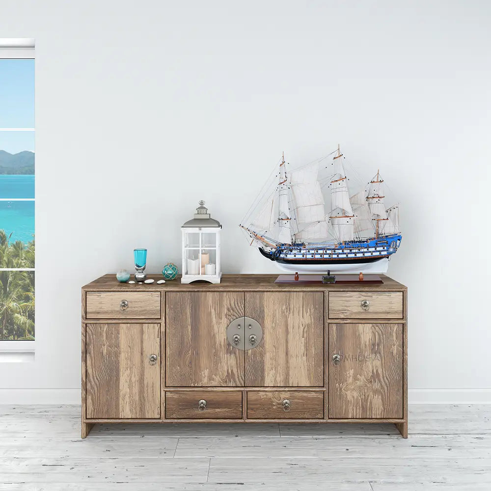 Le Protecteur Medium Admiral Line | Fully Assembled