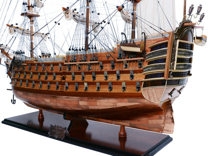 Ultimate HMS Victory Combo: A Model Ship and Classic Hat