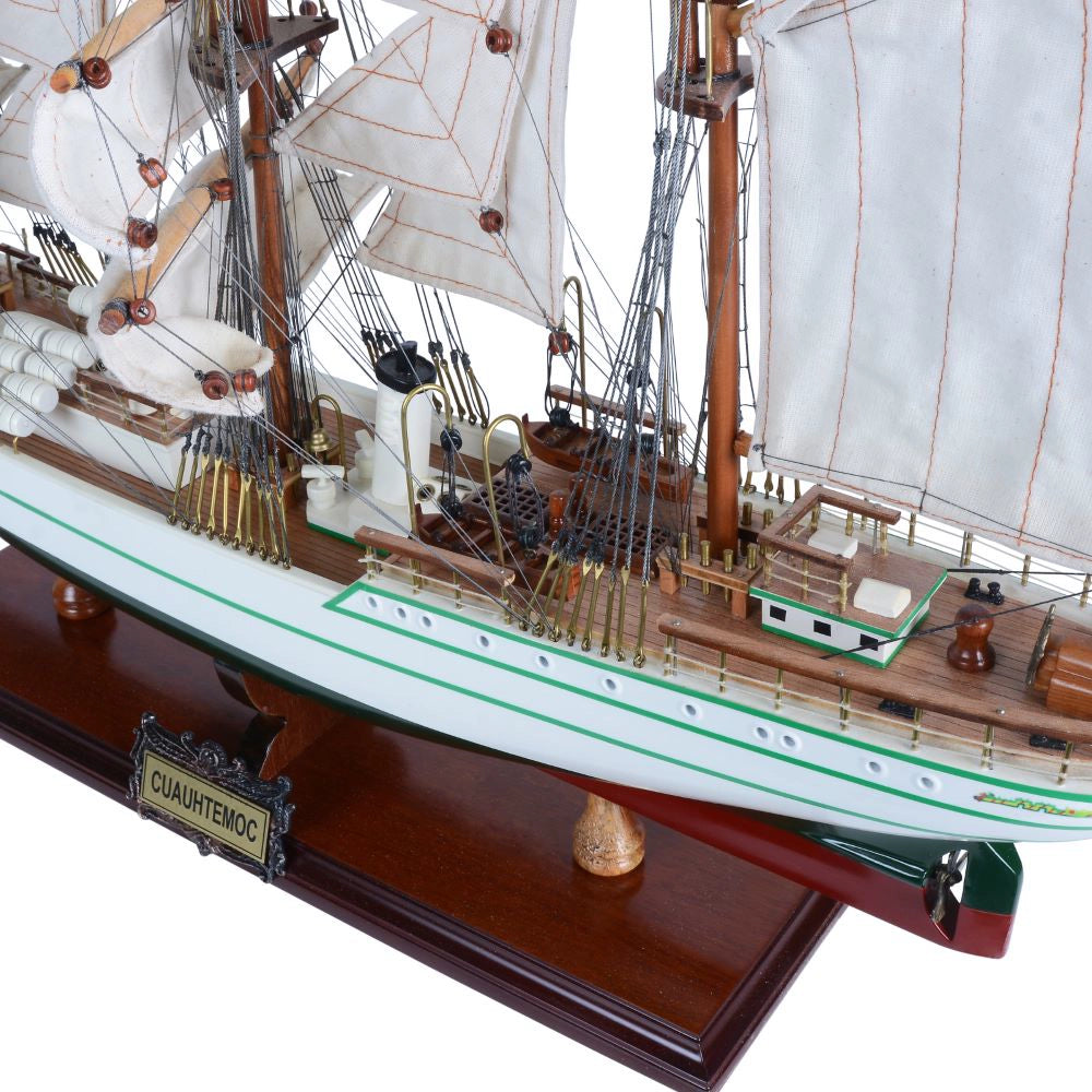 Cuauhtemoc Medium (curved sails) 28 inches