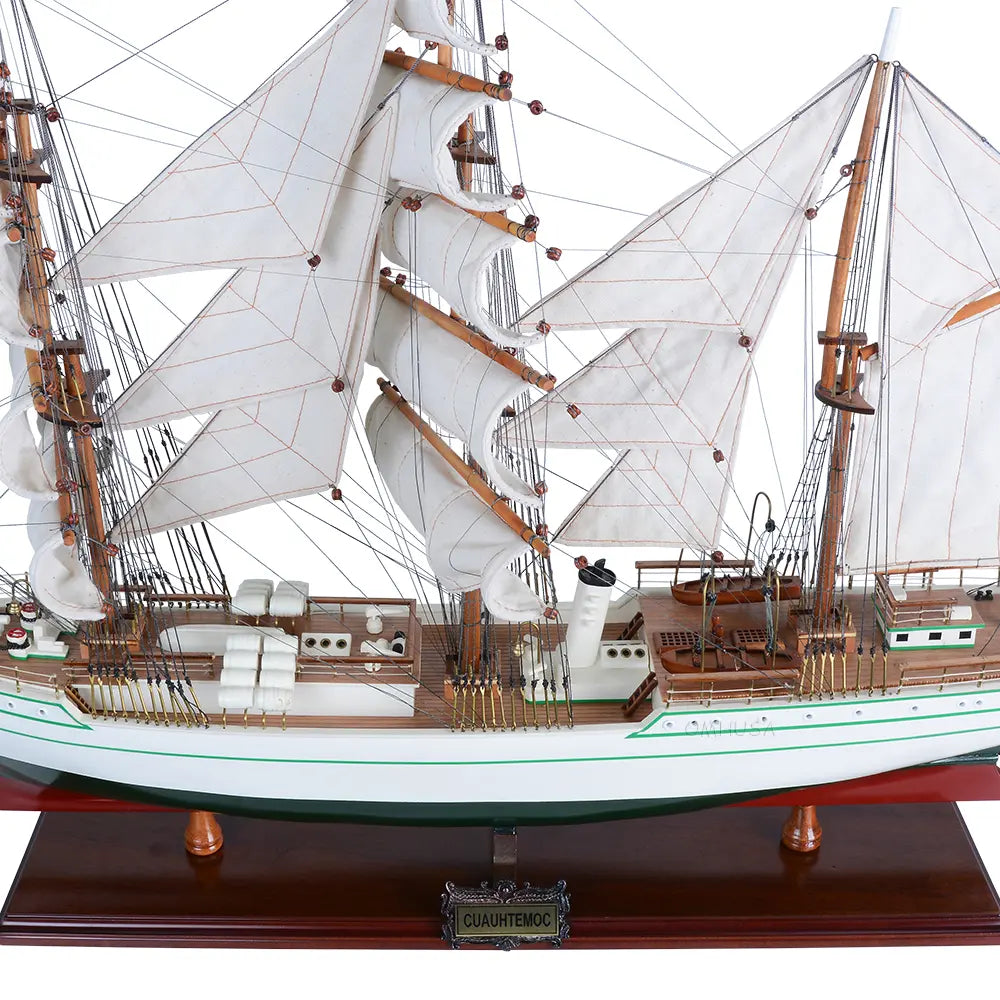 Cuauhtemoc Large (curved sails)