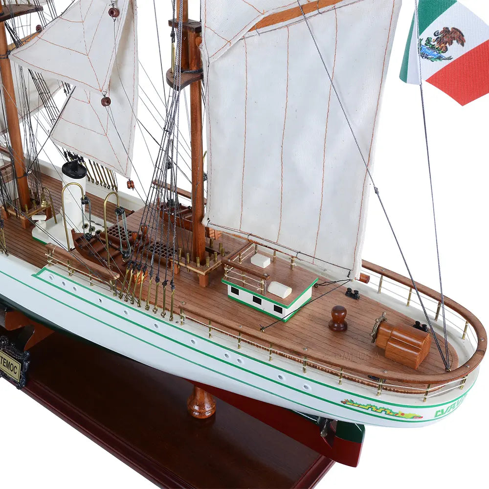 Cuauhtemoc Large (curved sails)