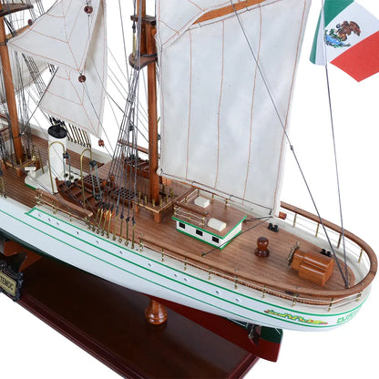 Cuauhtemoc Large (curved sails)