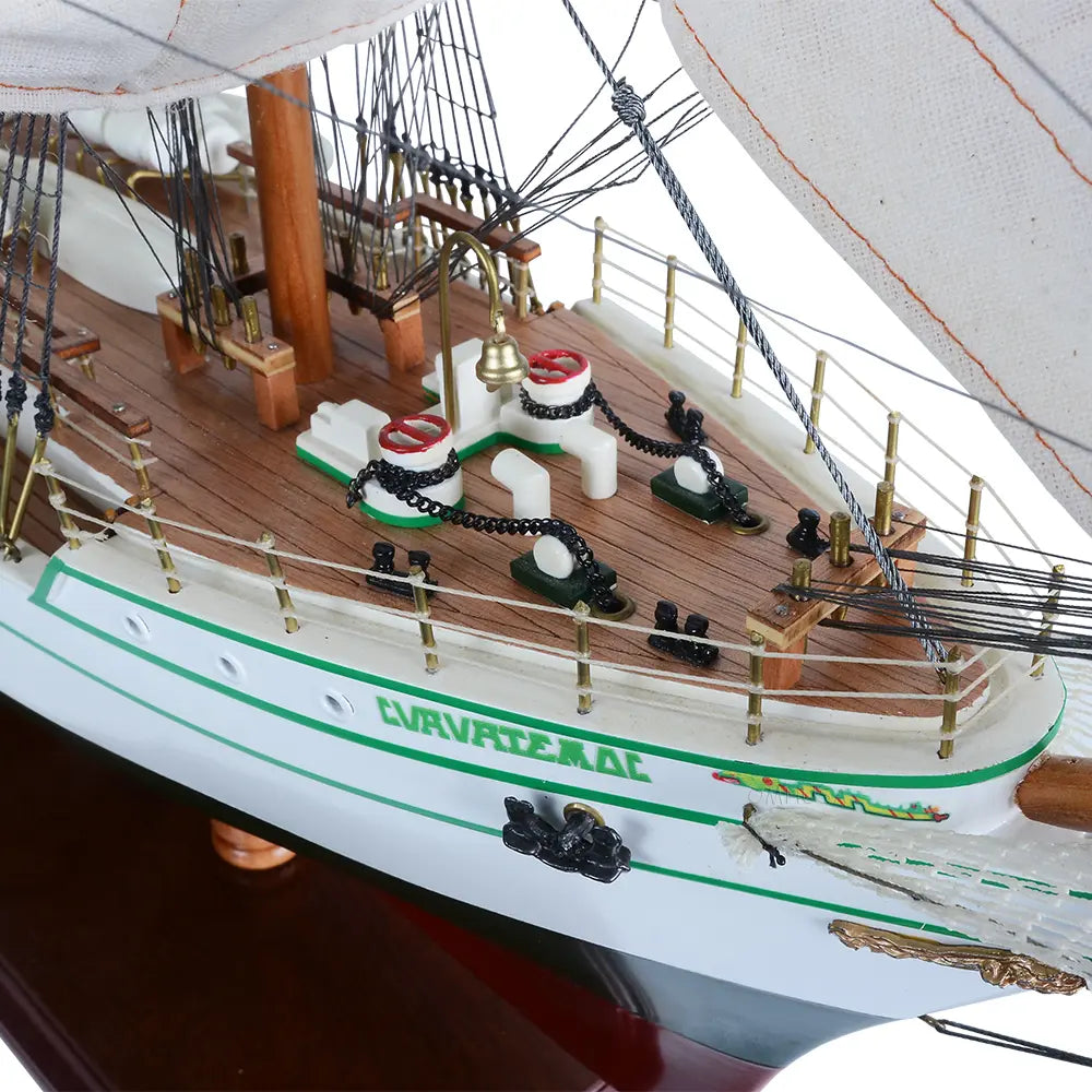 Cuauhtemoc Large (curved sails)