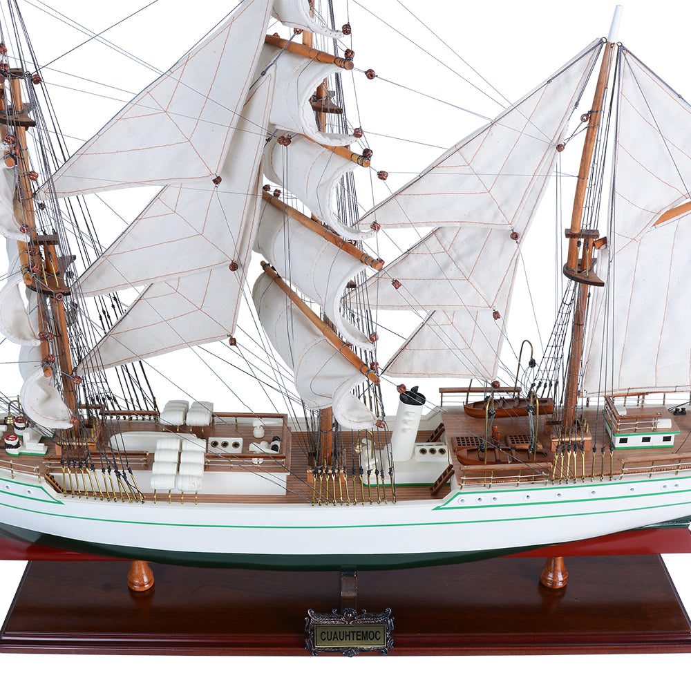 Cuauhtemoc Large (curved sails)