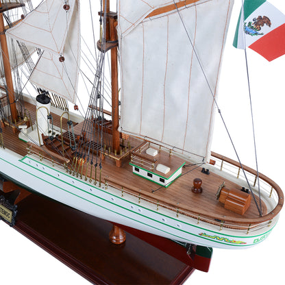 Cuauhtemoc Large (curved sails)